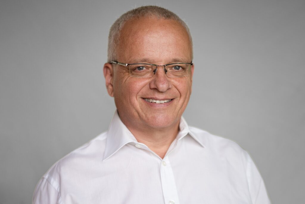 Porträt von Wolfgang Amann, Institut für Immobilien Bauen und Wohnen GmbH.
