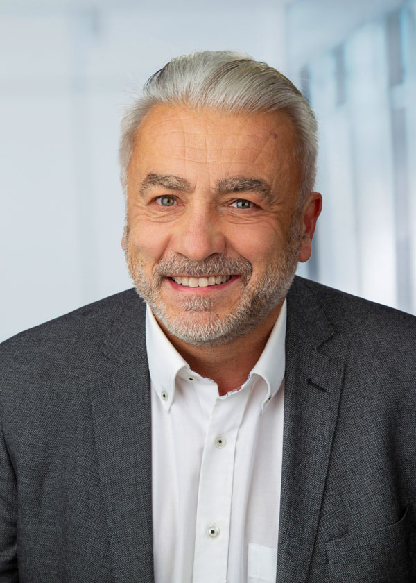 Porträt von Heinz Hackl, VELUX Österreich GmbH, Public Affairs.