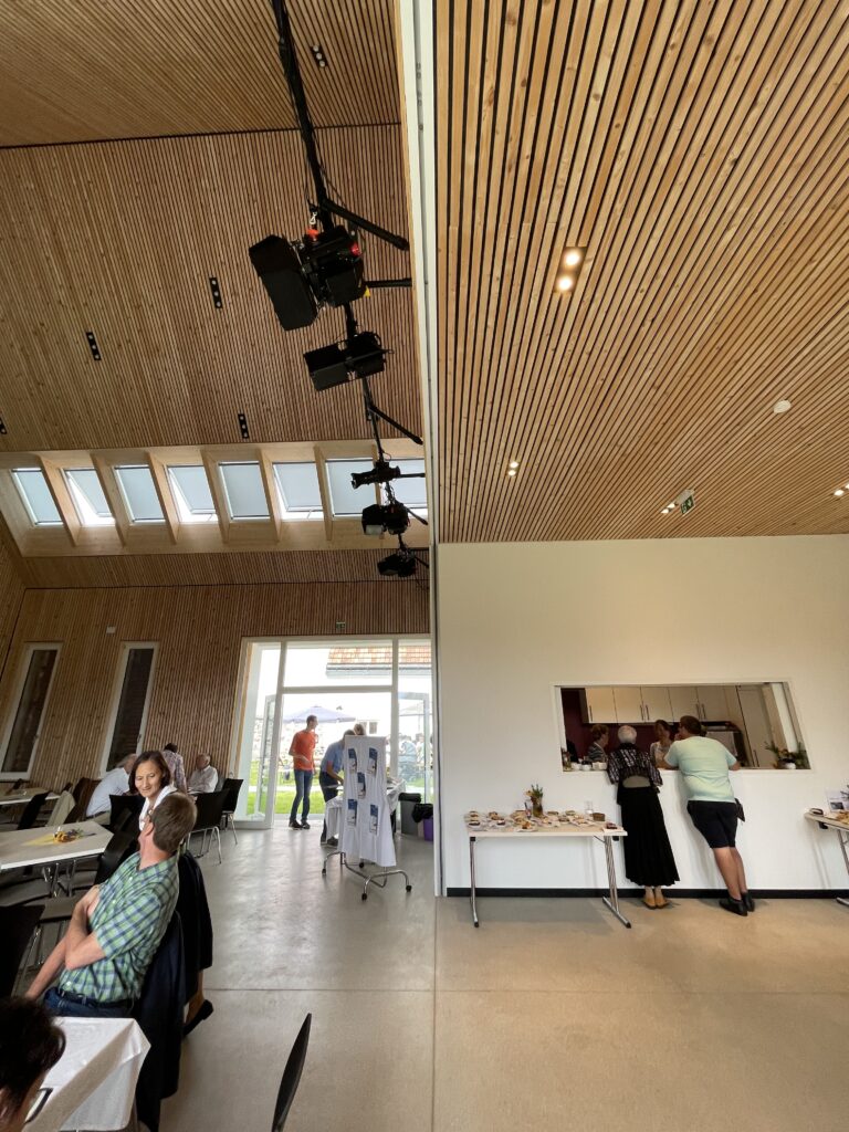 Stadl in Maria Laach am Jauerling nach der Sanierung 2022, moderner multifunktionaler Veranstaltungssaal.